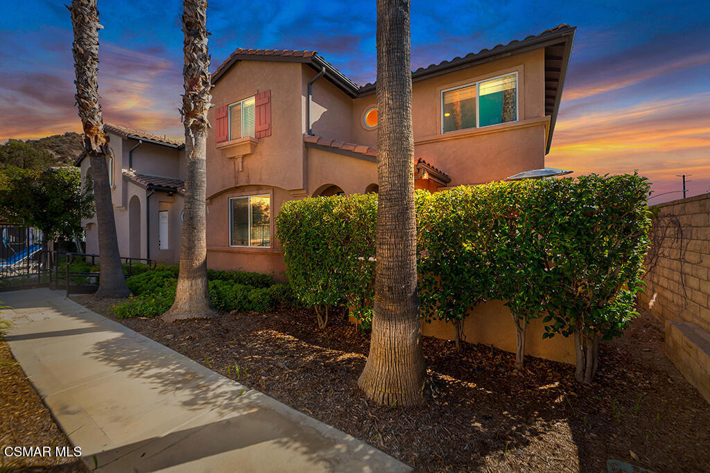 21123 Avenida De Sonrisa, Saugus, CA 91350