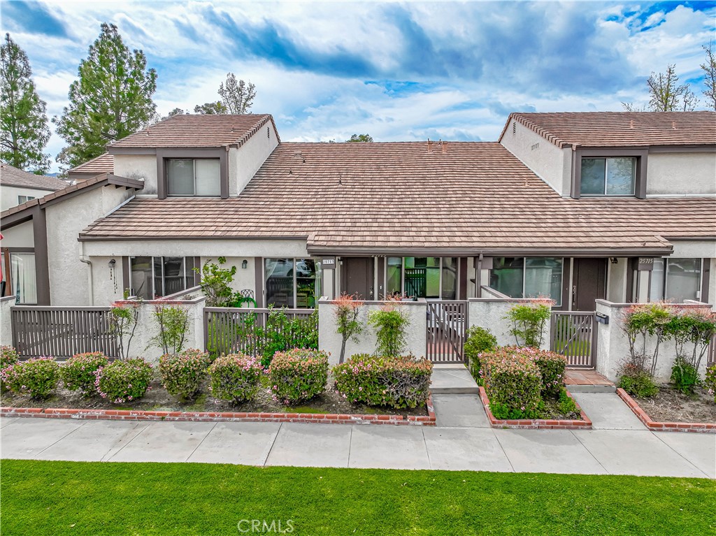 25713 Vista Fairways Drive, Valencia, CA 91355