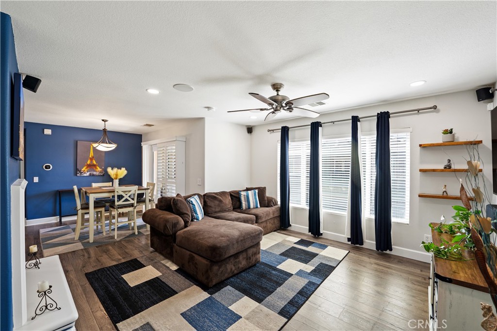 19347 Laroda Lane, Saugus, CA 91350