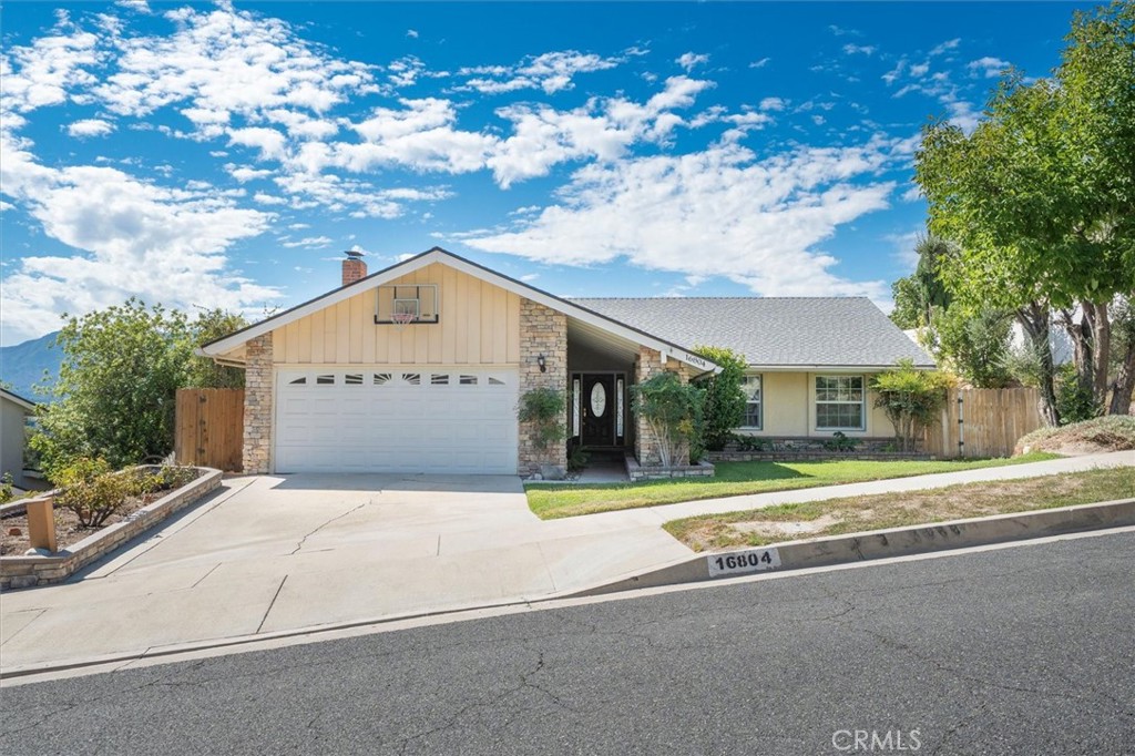 16804 La Veda, Canyon Country, CA 91387