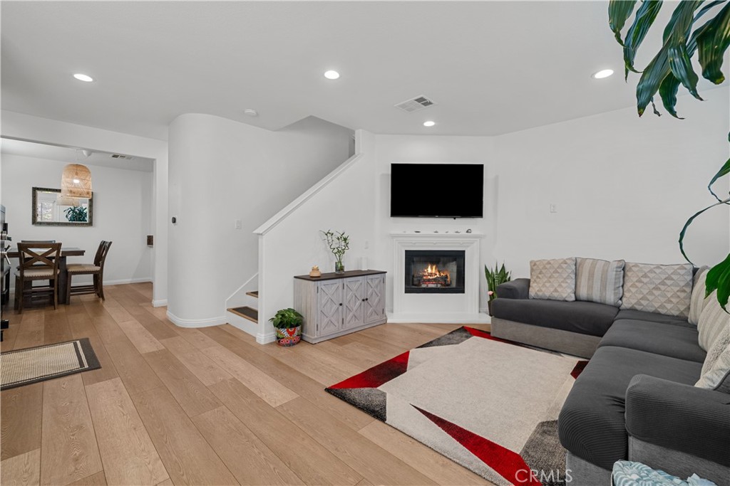 19415 Opal, Saugus, CA 91350