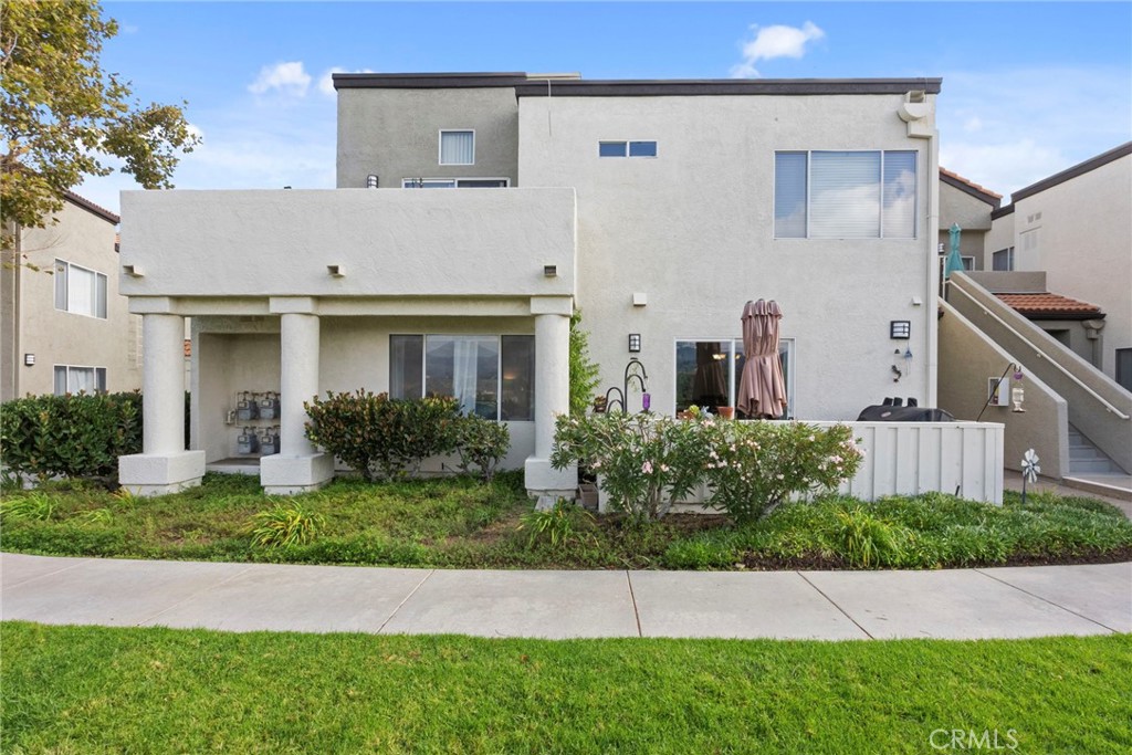 21226 Trumpet, Newhall, CA 91321